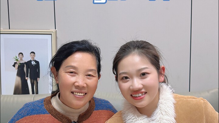 Thật sự quay được luôn! Bà ngoại 66 tuổi và cháu gái thế hệ Z cùng nhau thử thách quay vlog trong cù