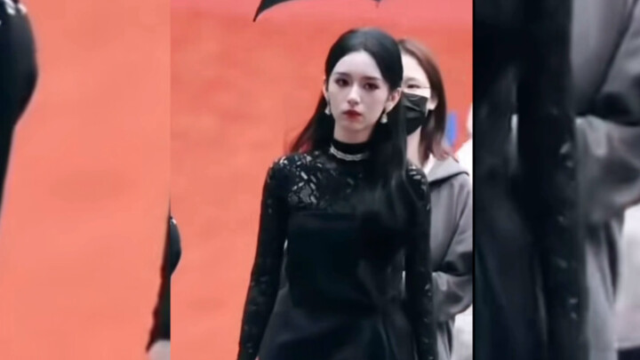 I completely understand why people say the less expressions she has, the more beautiful she is.