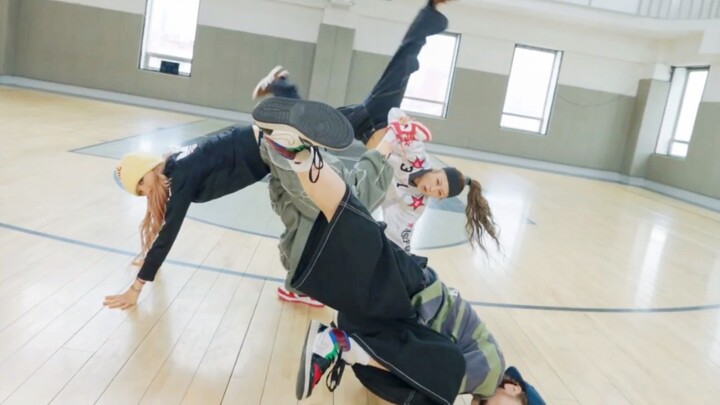 BADVILLAIN เกมไอดอล Street Dance Do It! ห้องซ้อมเต้น!