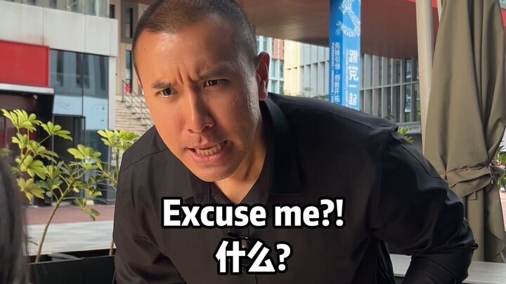 لا تُنادِ النادل بـ"الشاب الوسيم" أبدًا عندما تكون في الخارج!