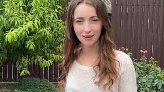 Sobat cantik Ellena bercerita lelucon~ Monolog yang semula tidak begitu lucu, setelah ditambahkan ak