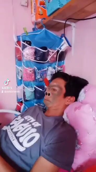 ano yan.....😂😂😂😂sira cellphone ko...