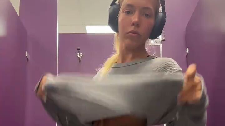 Hailey shows off her abs