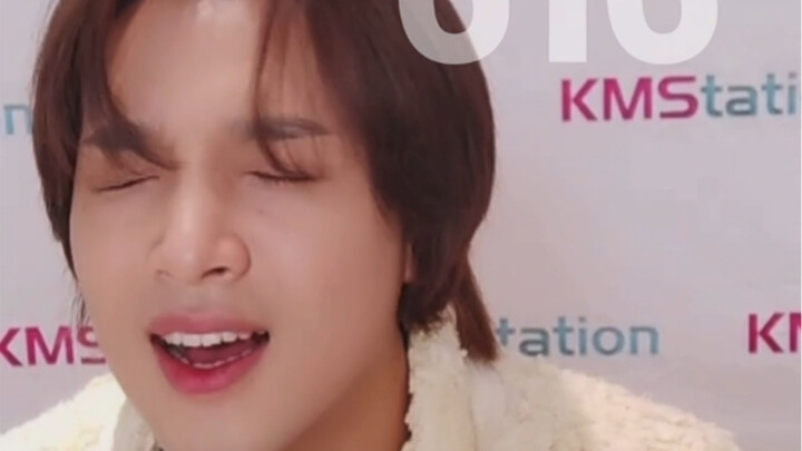 【لي كايشان/توقيع الكتب】عندما يكون طول المعجب أعلى من طول النجم نفسه!