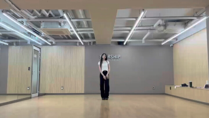 KiiiKiii Haum’s <nasty> head-banging during her trainee days looks so amazing!