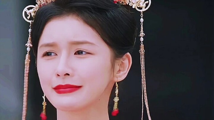 Cô ấy có gì sai chứ? Cô ấy chỉ mắc phải sai lầm mà mọi đàn ông trên đời đều mắc phải.