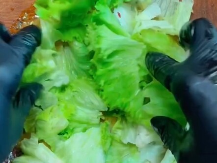 Proses Lengkap Pembuatan Caesar Salad yang Sebenarnya