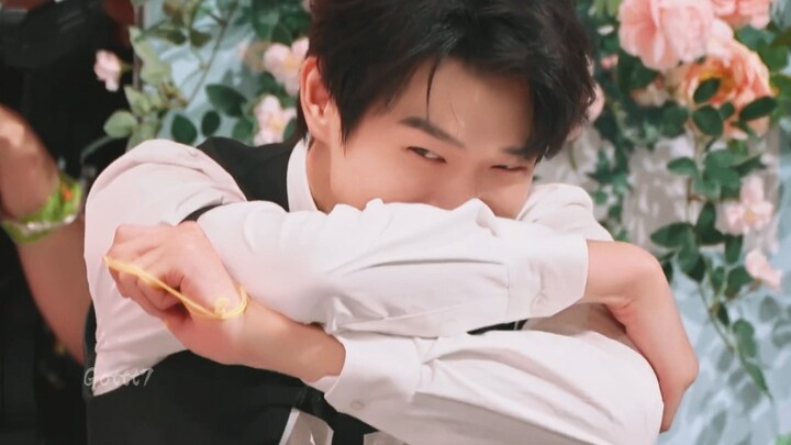 Người còn xinh hơn cả hoa! Thì ra cảm giác khi các chàng trai nhìn thấy những cô nàng ngọt ngào là n