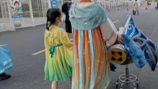 [Honor of Kings] Visit Anime Expo With Daughter In Cai Wenji Costume