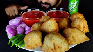 EATING CRISPY SINGARA/ SAMOSA with HOT TOMATO SAUCE, CHILI, ONION & CLEMON ASMR MUKBANG| #LiveToEATT