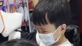 假面骑士极狐见面会把小朋友吓哭了