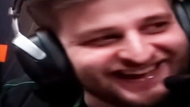 PatPianBear smiled when he saw the Demon Man being backstabbed by his big brother NIKO: Doesn't this