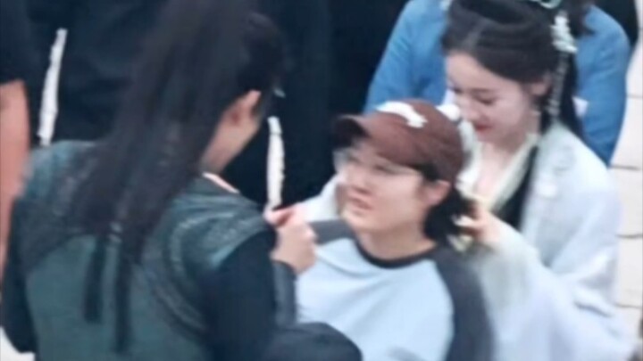 The atmosphere in the Mu Xuci crew is very good, the male and female protagonists tease the director
