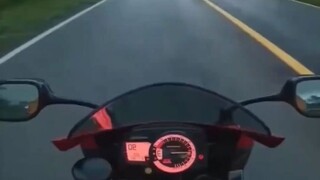 ในเมื่อหลบหนีไม่พ้น ก็คงต้องแปลงร่างแล้วล่ะ...