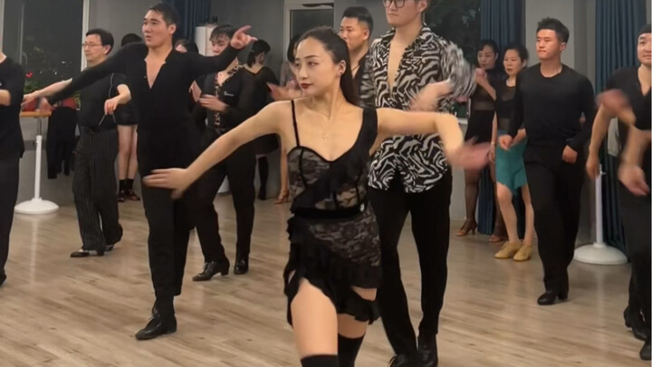 Samba penuh gairah yang asli ada di sini, saya jamin Anda akan tercengang