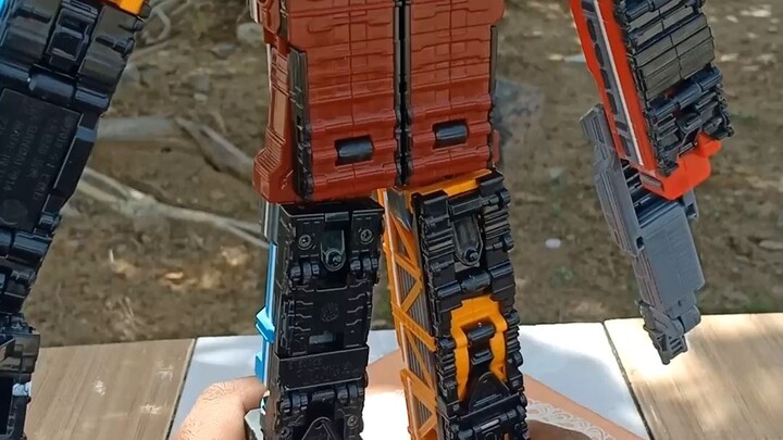 Robot DX Diesel Oh Fire Train với bình nhiên liệu đầy