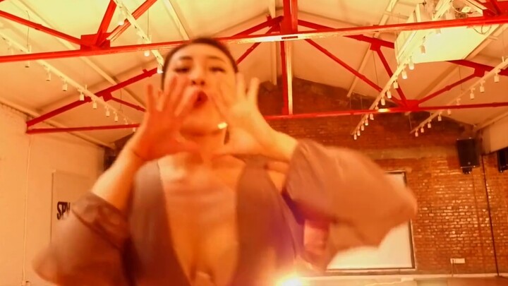 Năng động và gợi cảm, đây chính là nét quyến rũ của điệu nhảy jazz. Tác phẩm biên đạo "Tough Lover" 