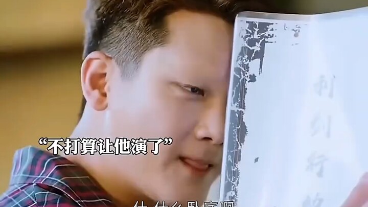 Male actor unexpectedly loses his eyebrows, but this actually lands him the lead role.