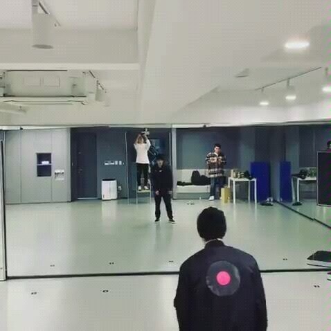 【Zhang Yixing】190329 ins updated I'm Lay practice room video