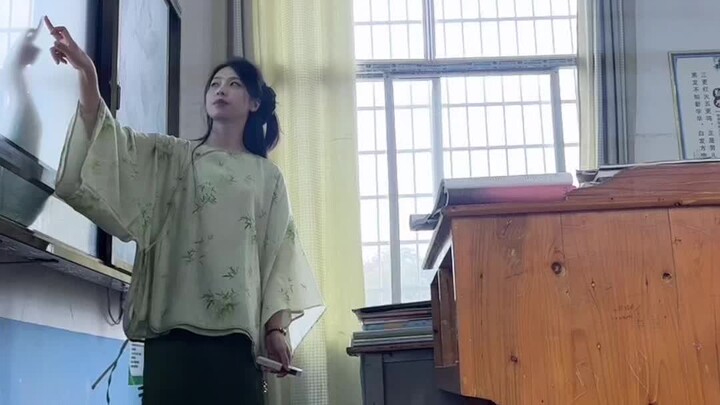 Tidak tahu harus tertawa atau menangis ᥫᩣ◡ಥ Datang ke kelas lebih lambat daripada saya, tapi pulang 