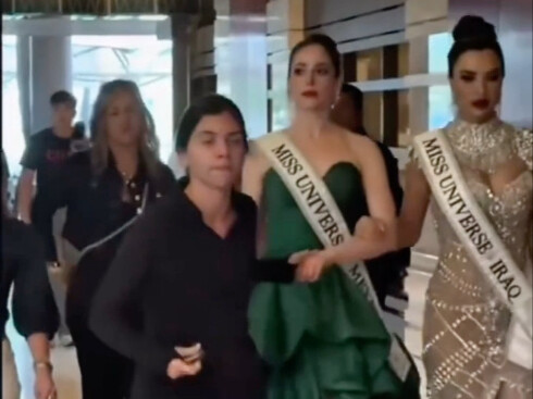 การเปิดทีมจริงๆ ต้องตามให้ทันในเสี้ยววินาที...เขาคิดว่าพวกเธอเป็นแค่แจกันประดับ แต่กลับไม่คาดคิดว่า 