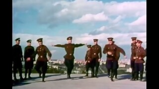 Soviet Soldiers Jumping [Moskau] (English Version)