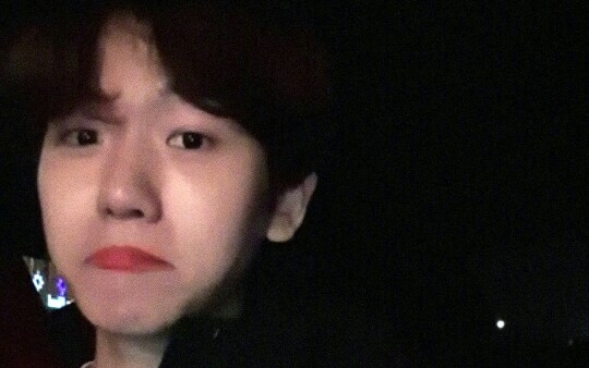 [Byun Baek-hyun] 190406 Instagram late-night surprise full livestream — tonight, I’ll fall asleep to