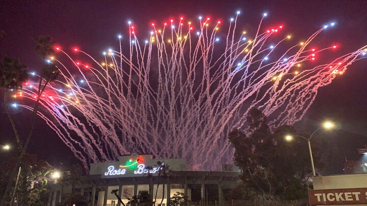 [บังทันโซนยอนดัน] พ่อที่รออยู่นอกสนามโรสโบวล์เพื่อพบลูกสาวอาร์มีถ่ายคลิป “โชว์ดอกไม้ไฟ” สุดตระการตาต