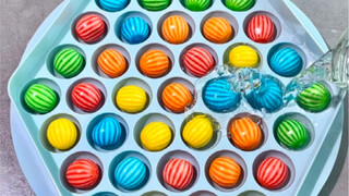 Ice-making compilation 🤔 What exactly are drink bloggers soaking in their ice cube trays?!