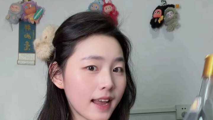 Kamu ingin mendengar apa? Sepuluh menit lagi aku akan ceritakan semuanya untukmu.