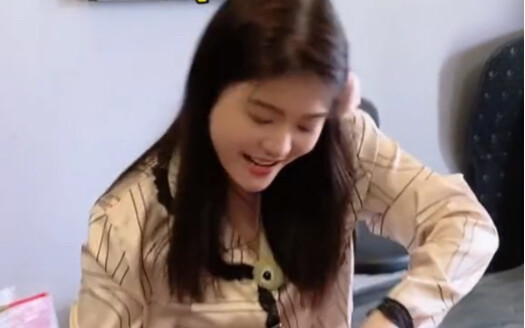 还好我提前把肉都吃完了 老姐这次就老老实实的洗完吧哈哈哈