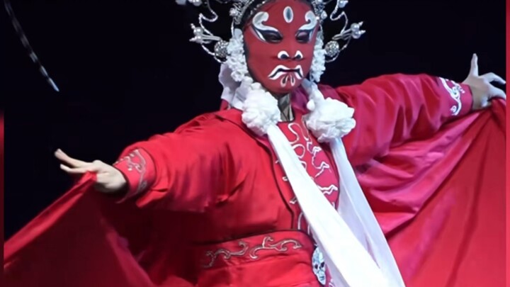 Kakak Monyet, maaf ya! Kali ini aku berpihak pada Ratu Tengkorak Putih—10 detik berganti wajah sekal