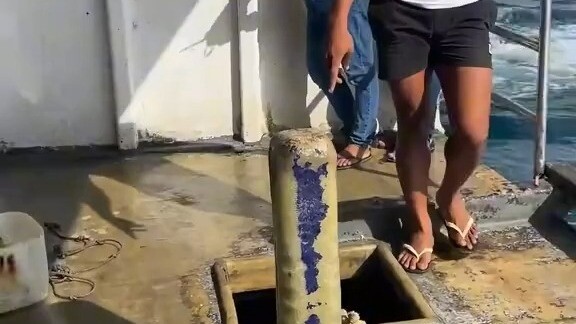 หย่อนสมอกลางทะเลจัดเต็มสุดโหด แต่หันกลับมาดูอีกทีเชือกยังไม่ยึดแน่น!