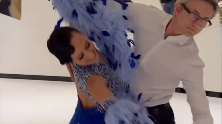 คนที่ชอบเต้นระบำที่ชอบ พร้อมเพลงที่ชอบ