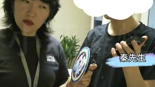 9岁女孩看直播打赏健身男网红7万多！“刷了19个嘉年华，1个3000块”。这位健身男主播有一百多万粉丝。