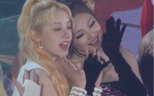 อวี้ฉีและหนิงหนิงกำลังโต้ตอบกัน~