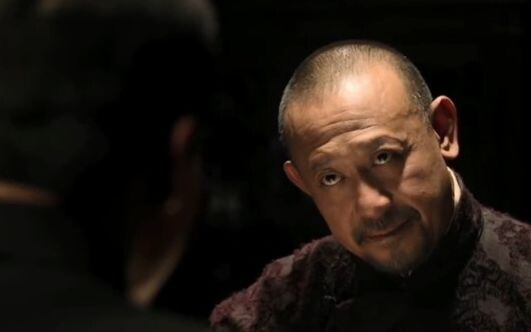 Pangsit dengan arak semakin nikmat saat dimakan, setiap kalimat penuh perhitungan, seru sekali melih