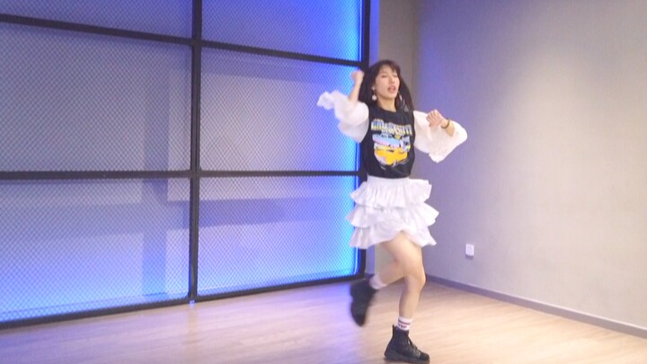 大年初二来一曲金泫雅 flower shower 有生之年第一次跳泫雅的舞 表情管理差到爆（快哭了