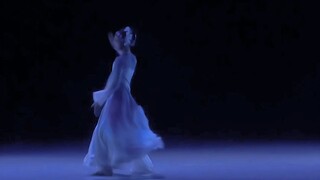 "Đàn tranh gấm có năm mươi dây, mỗi dây, mỗi trụ đàn đều gợi cho tôi nhớ về tuổi thơ"