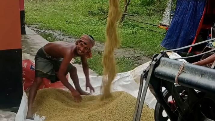 গ্রাম ছাড়া ঐ রাঙ্গামাটি সোনার বাংলাদেশ