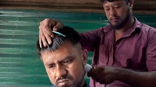 刘 庸 给 乔 治 理 发