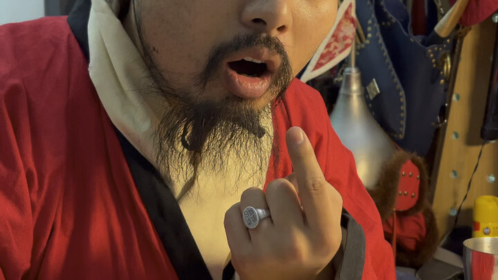 Aku cuma staf administrasi, kamu mau adu satu lawan satu sama aku??