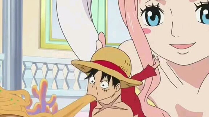 Luffy Eating near Shirahoshi-sama