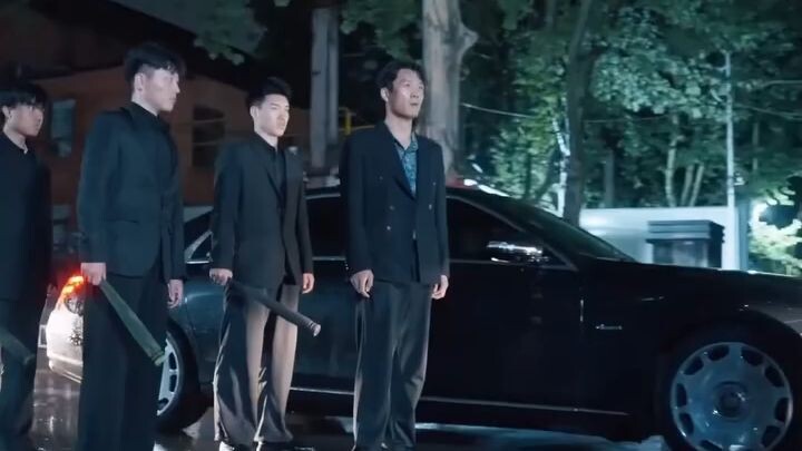 【พากย์ไทยเต็มเรื่อง】หนีตายจากการไล่ล่า CEO หนุ่มได้พบหญิงสาวที่ทำให้หัวใจสั่น