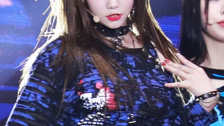 After being banned from lifting weights by her agency, the female idol lost a lot of muscle.