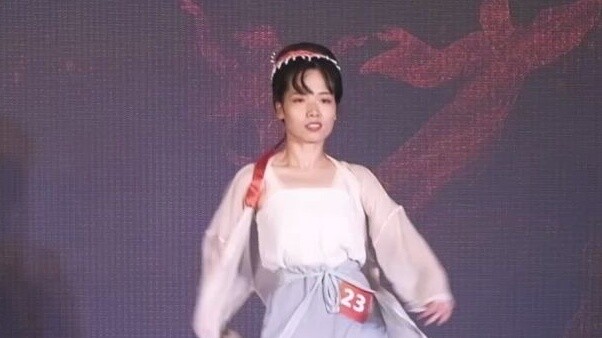 The Hu Xuan Dance is back! What do you think of the talent show by contestant No. 1 in the China Han
