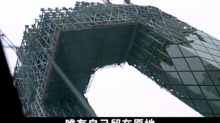 Cả cuộc đời cô ấy đều bận rộn, vậy mà chẳng có việc nào thực sự vì bản thân cô ấy cả.