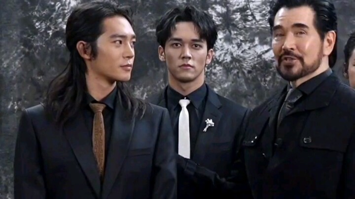 Menggelegar... Apa ini cara promosi yang begitu inovatif? Kalau dia nggak bicara, aku kira geng jala