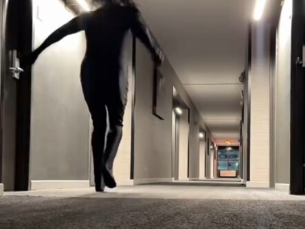 فتح الباب أخافك!