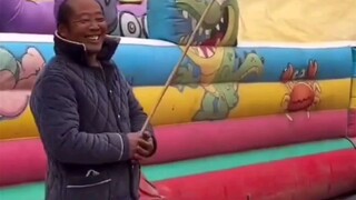 老板心态真好，竟然能一直笑到最后